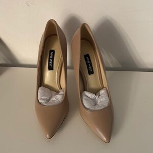 Nine West Women's 5.5 Tan Pumps NEVER WORN